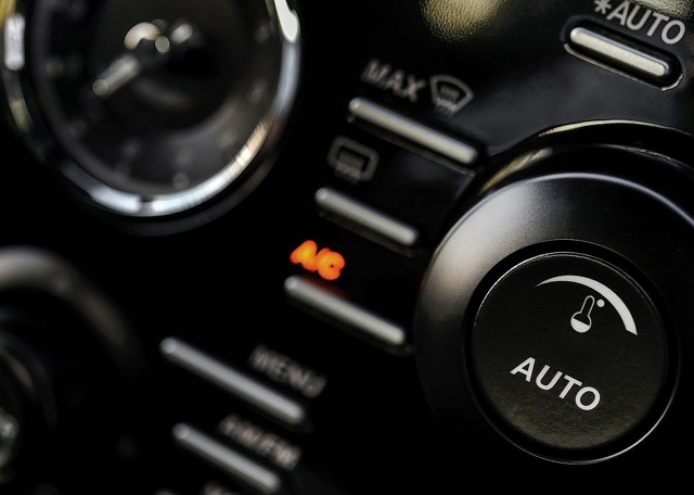 Aston Martin Db9 photo 22