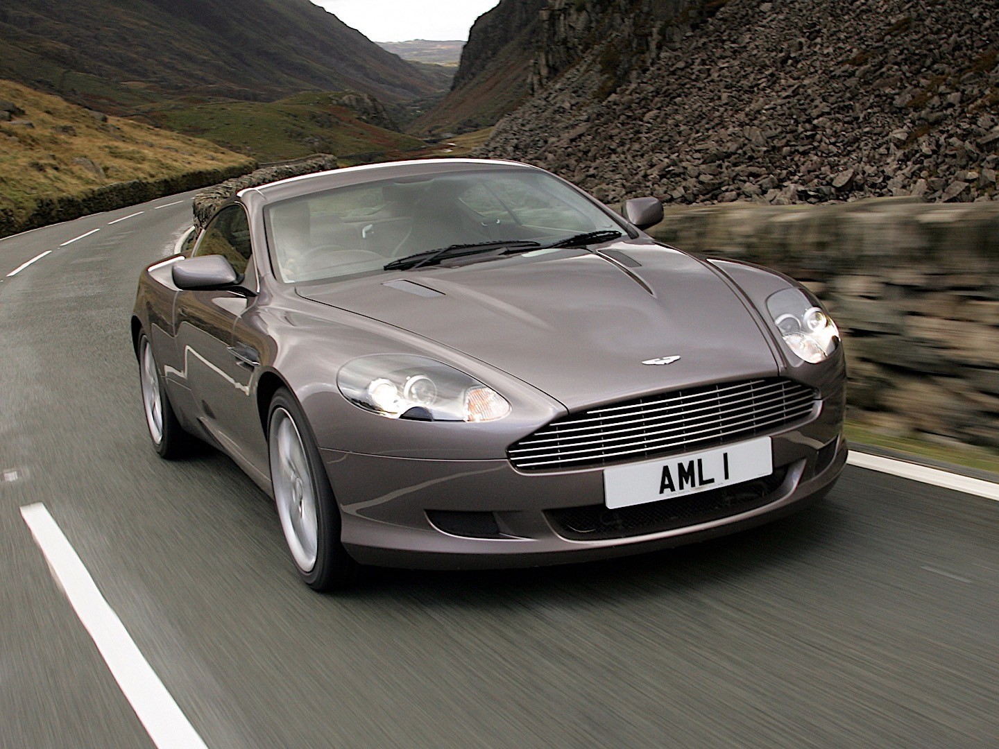 Aston Martin Db9 photo 15