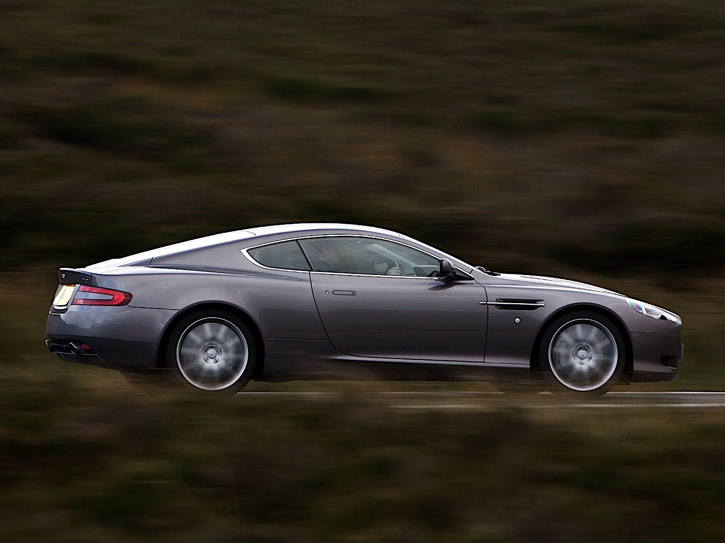 Aston Martin Db9 photo 16