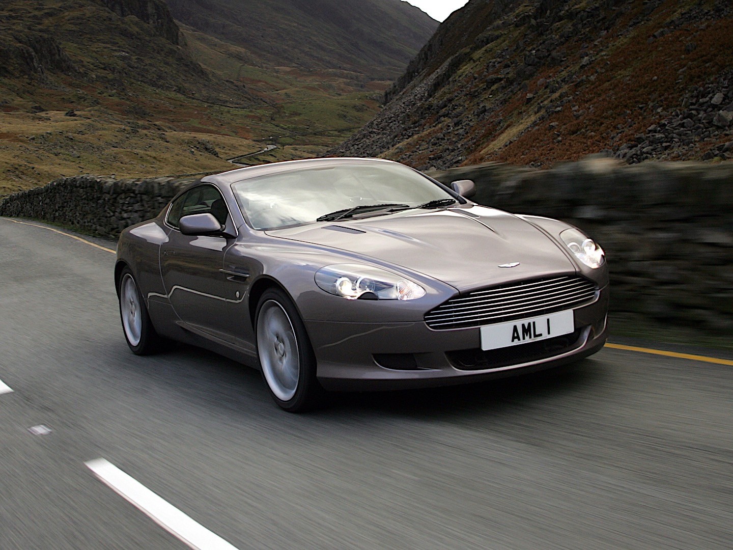 Aston Martin Db9 photo 17