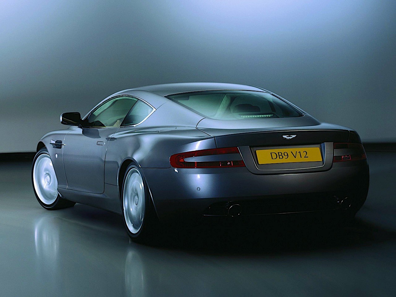Aston Martin Db9 photo 21