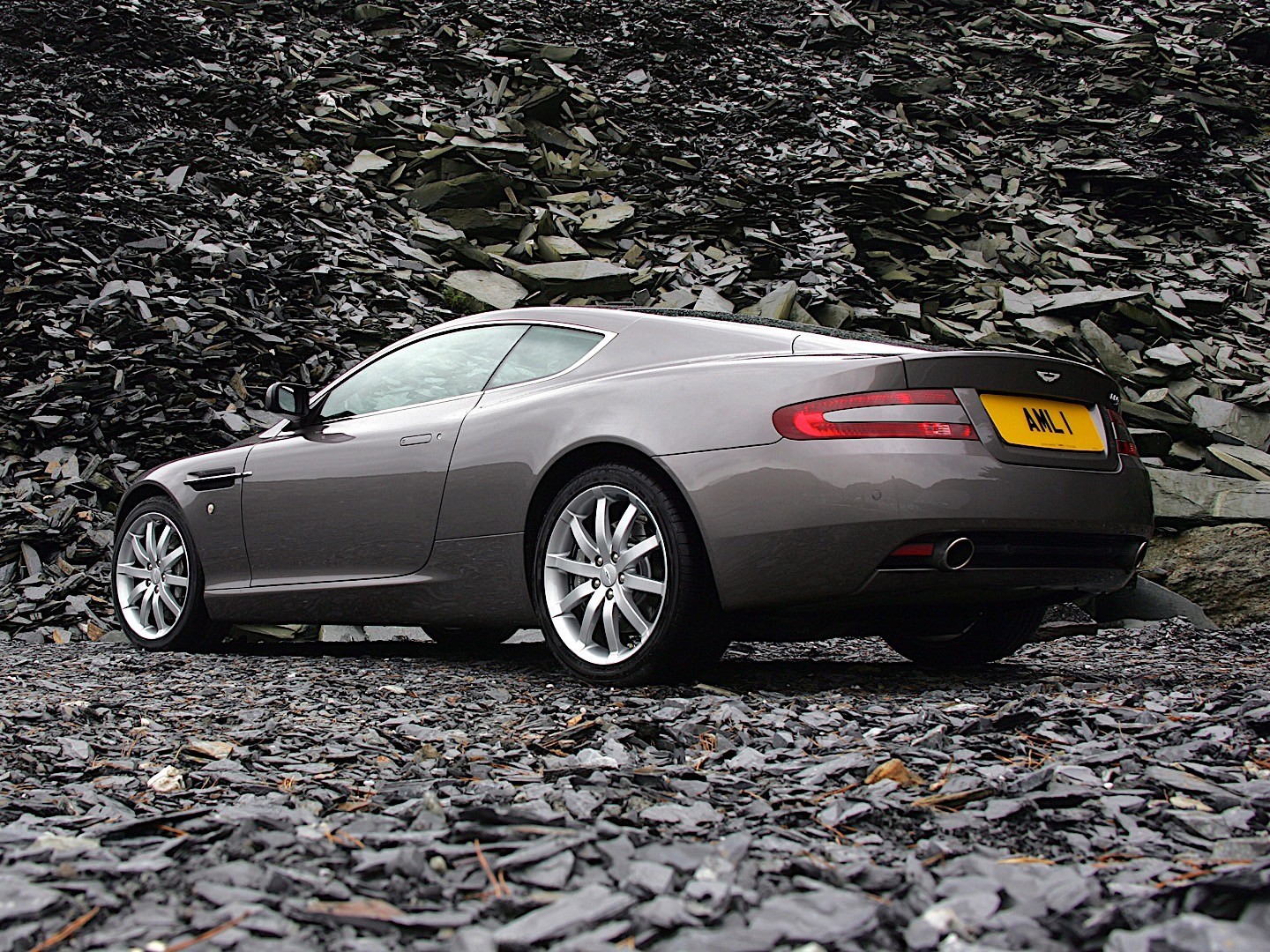 Aston Martin Db9 photo 26