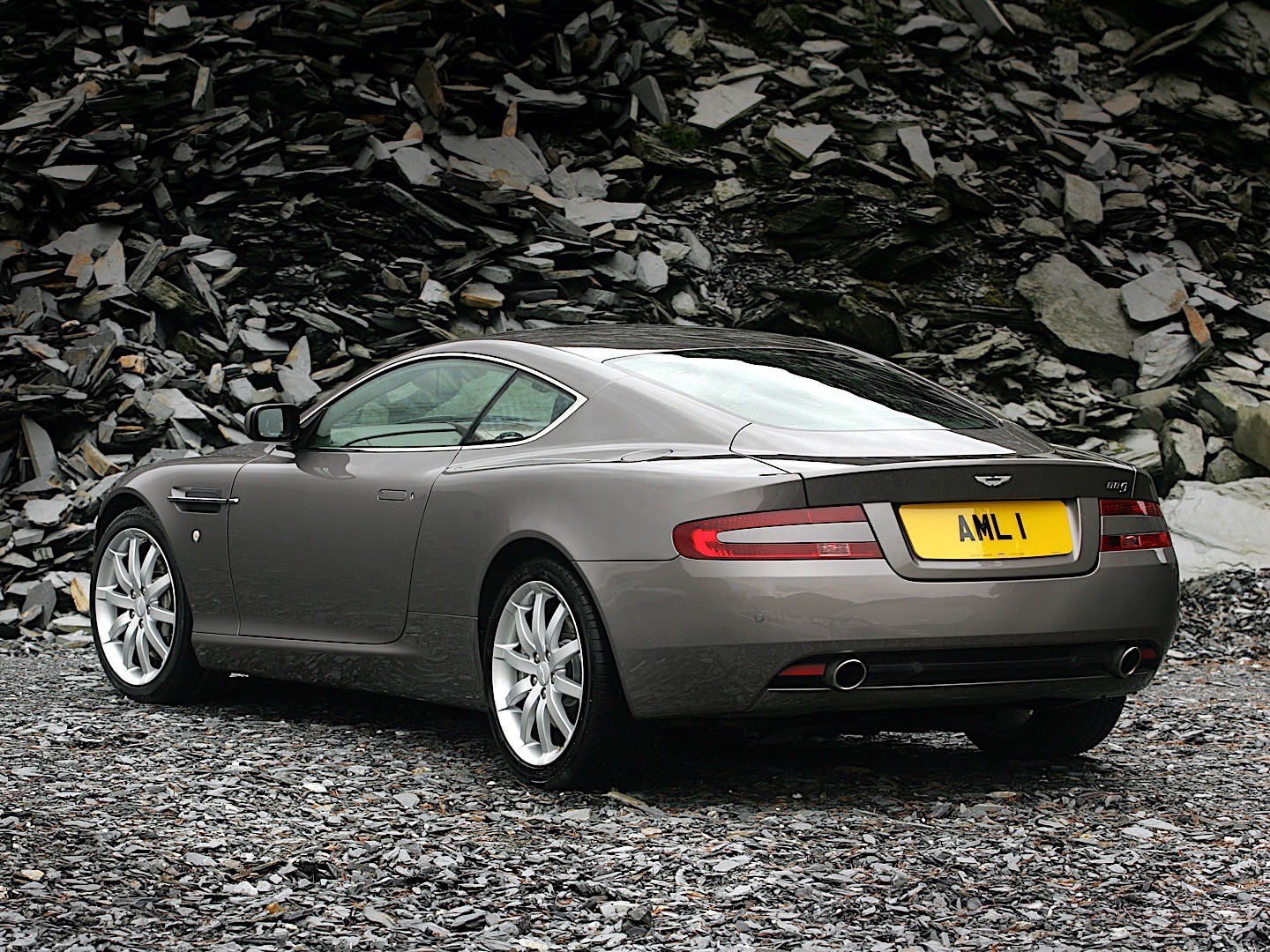 Aston Martin Db9 photo 27
