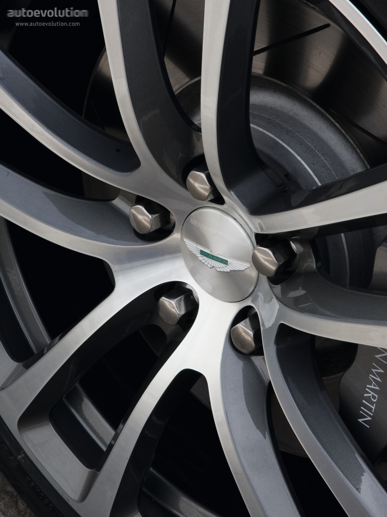 Aston Martin Db9 photo 13