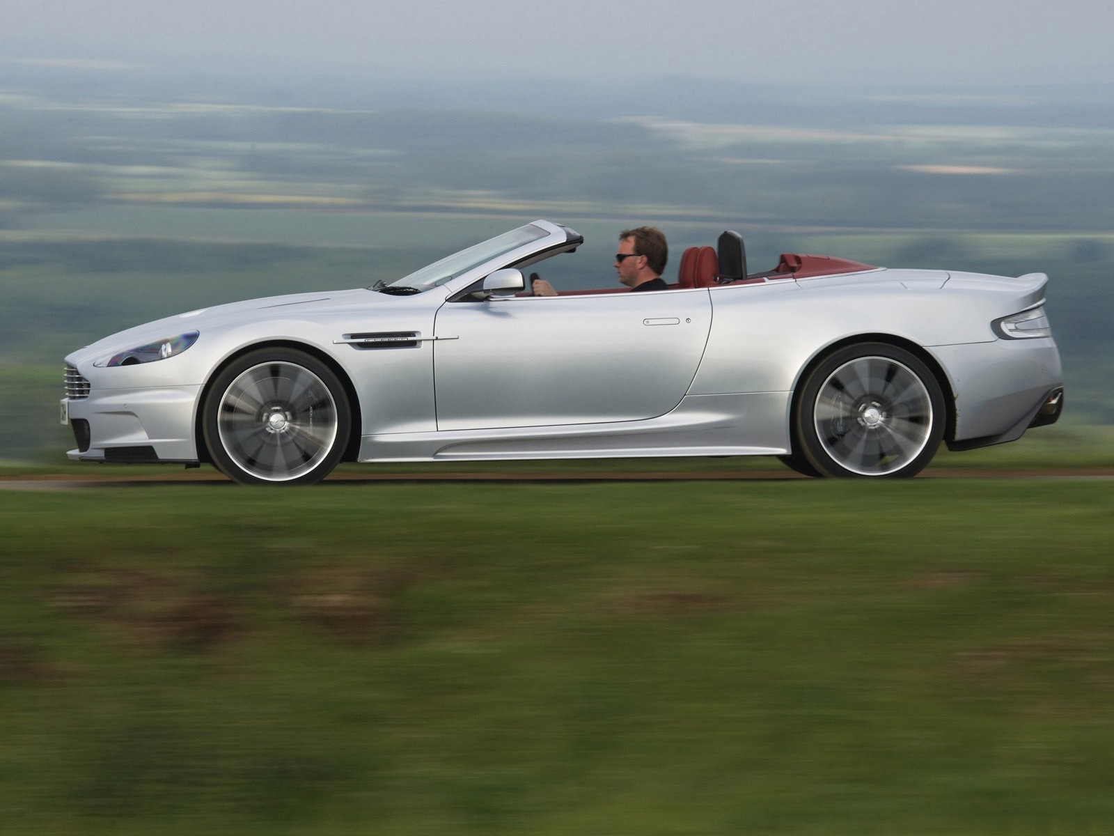 Aston Martin Dbs Volante photo 12