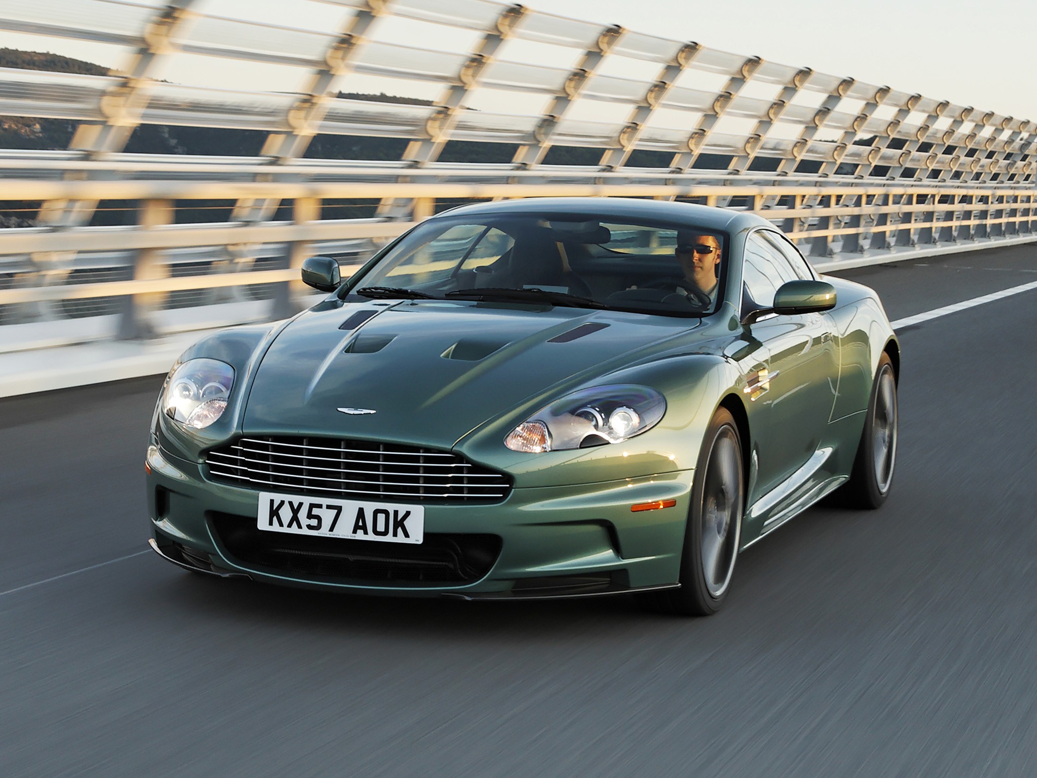 Aston Martin Dbs photo 17