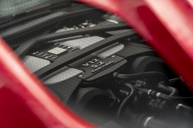 Aston Martin Dbs foto 4
