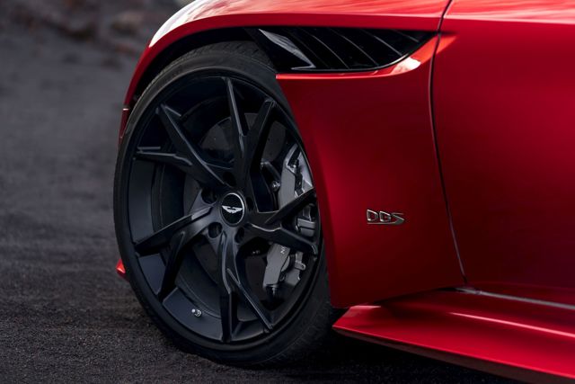 Aston Martin Dbs foto 5