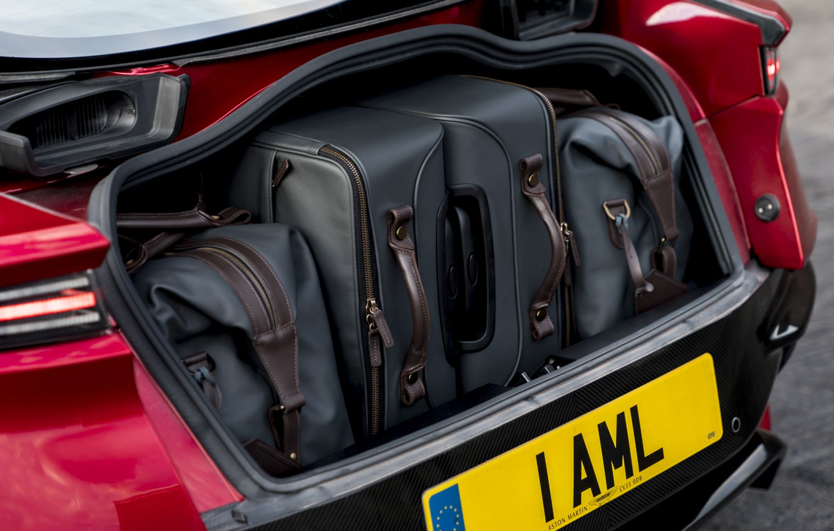 Aston Martin Dbs photo 10