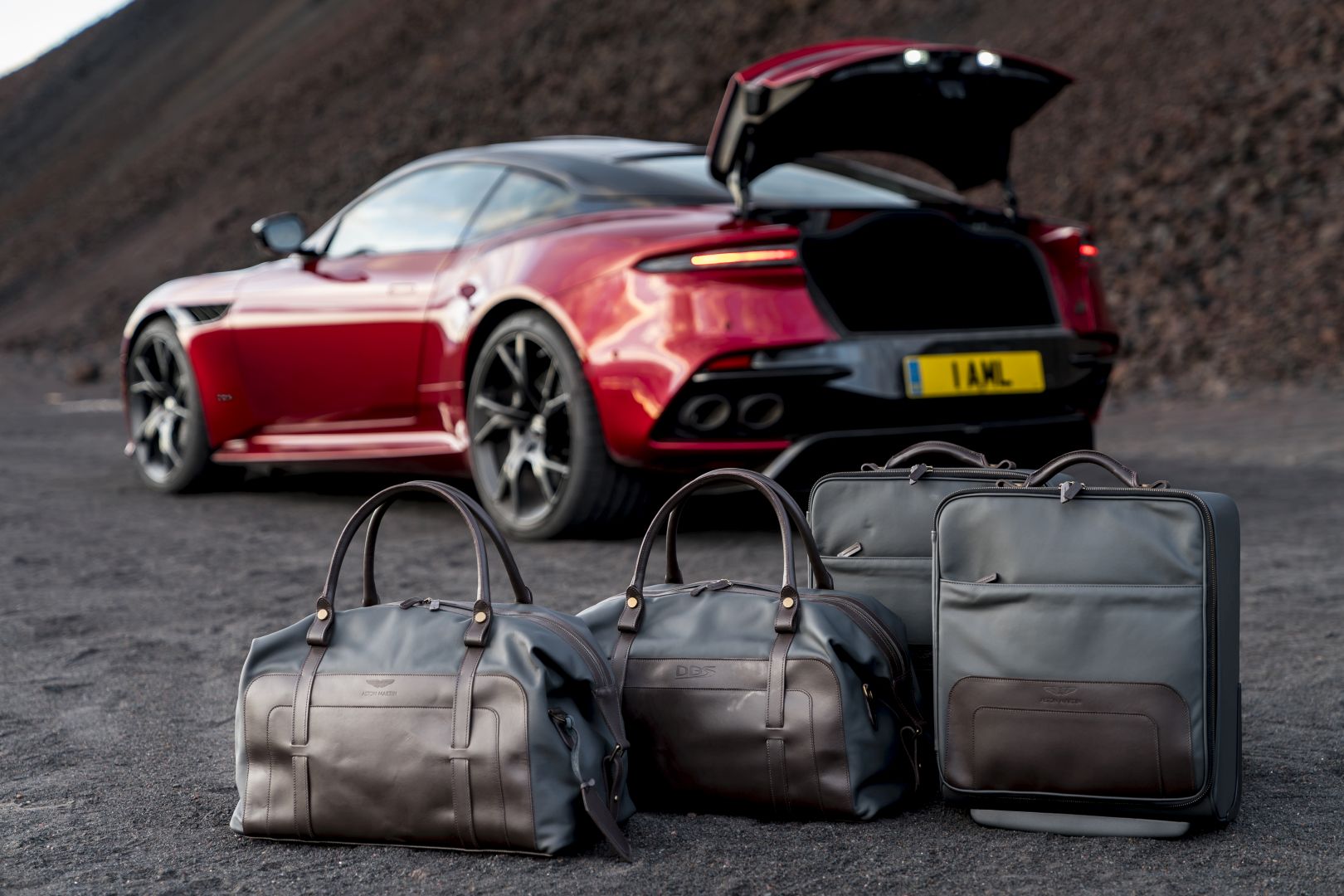 Aston Martin Dbs photo 11