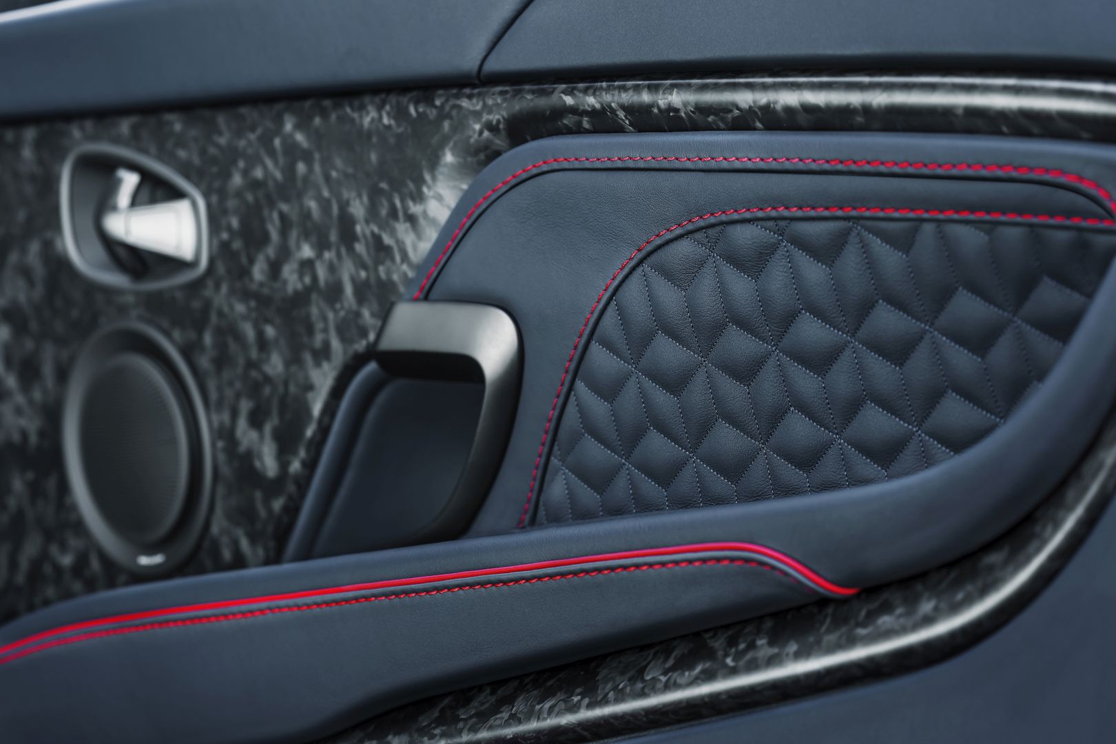 Aston Martin Dbs photo 28