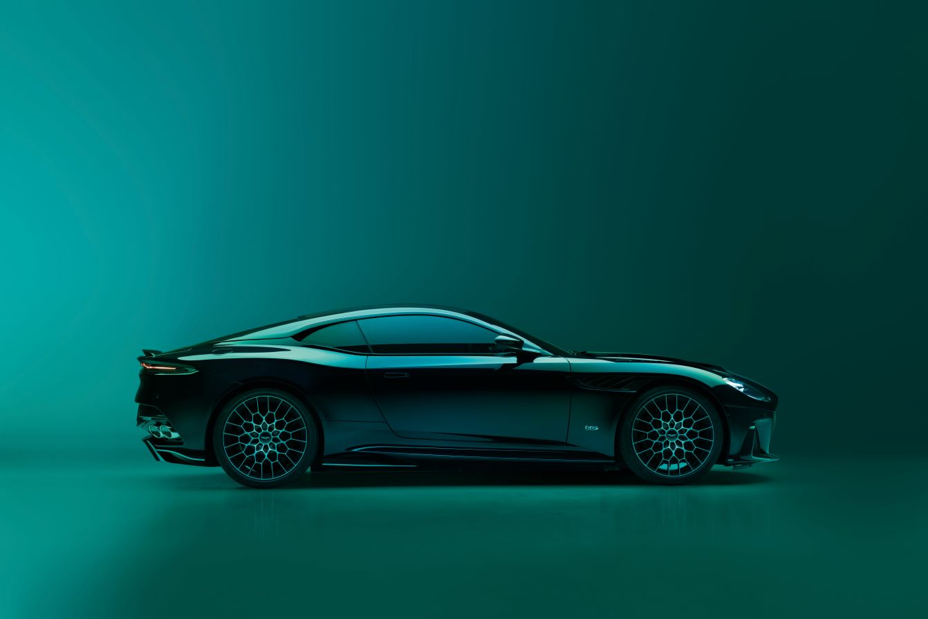 Aston Martin Dbs photo 2