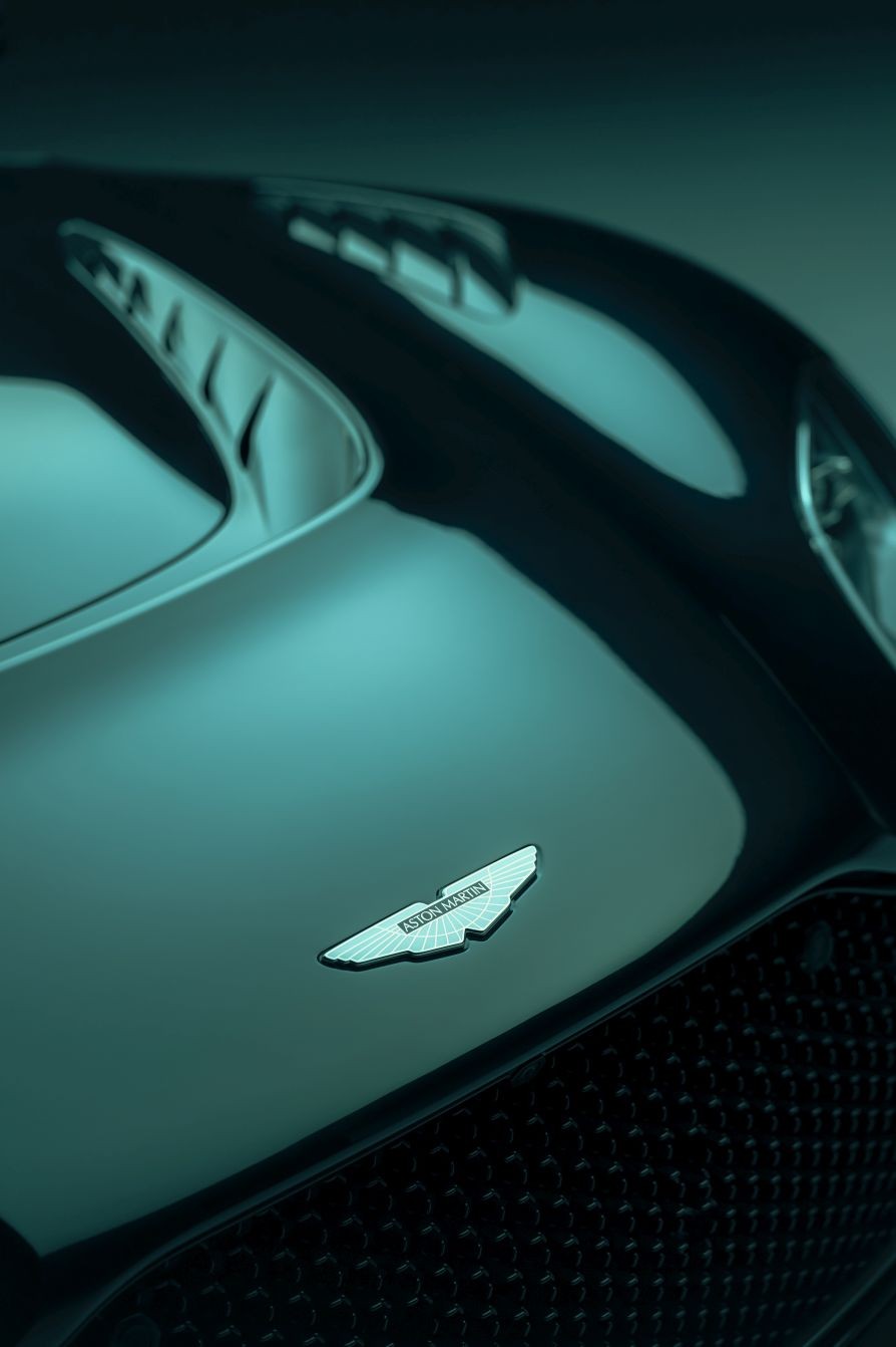 Aston Martin Dbs photo 13