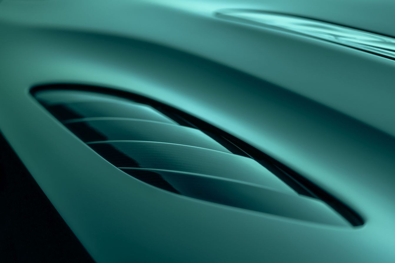 Aston Martin Dbs photo 15