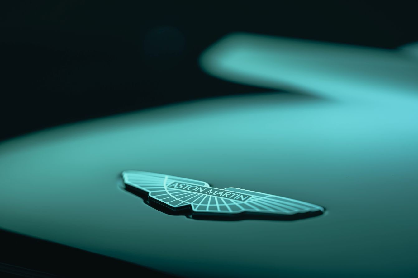 Aston Martin Dbs photo 16