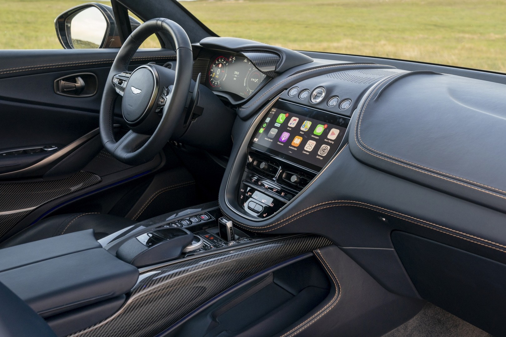 Aston Martin Dbx photo 252