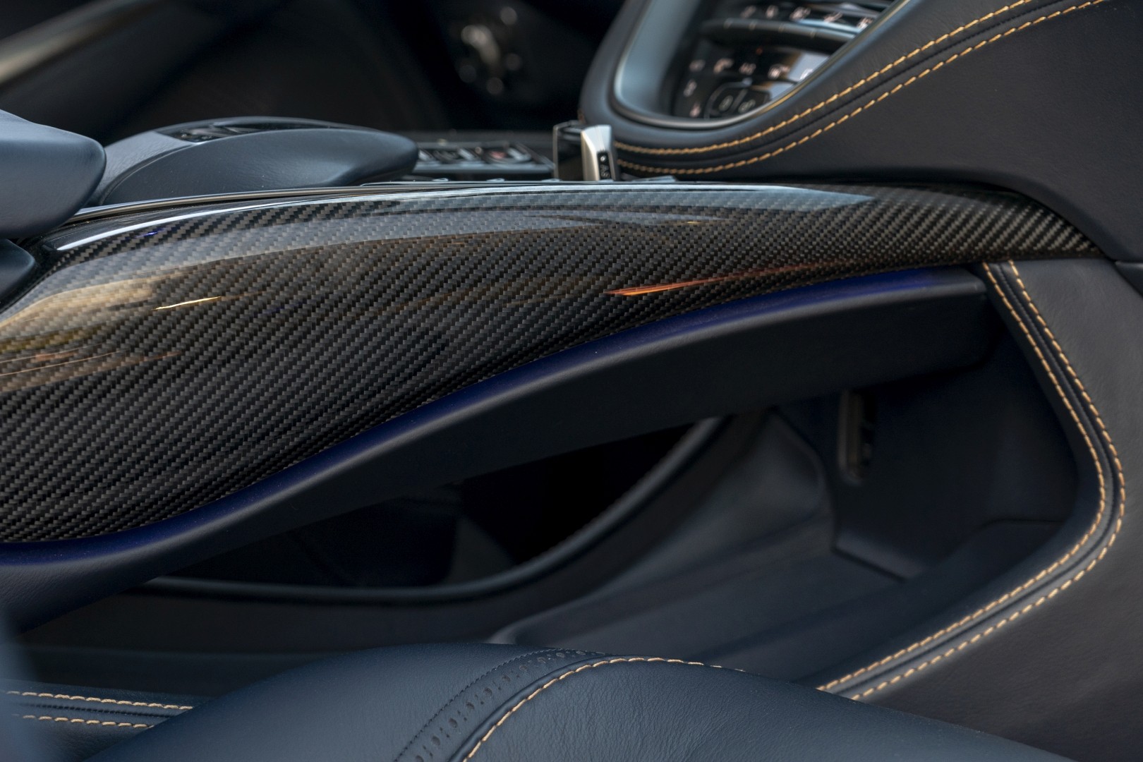 Aston Martin Dbx photo 256