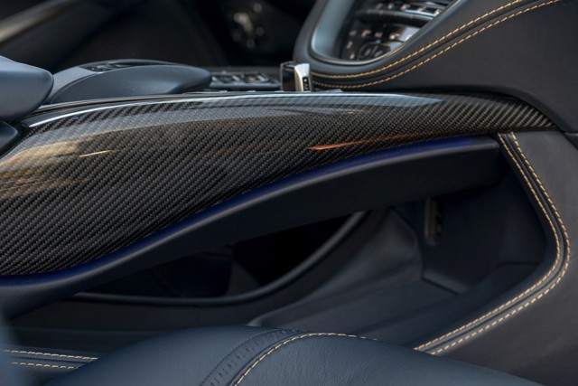 Aston Martin Dbx photo 256
