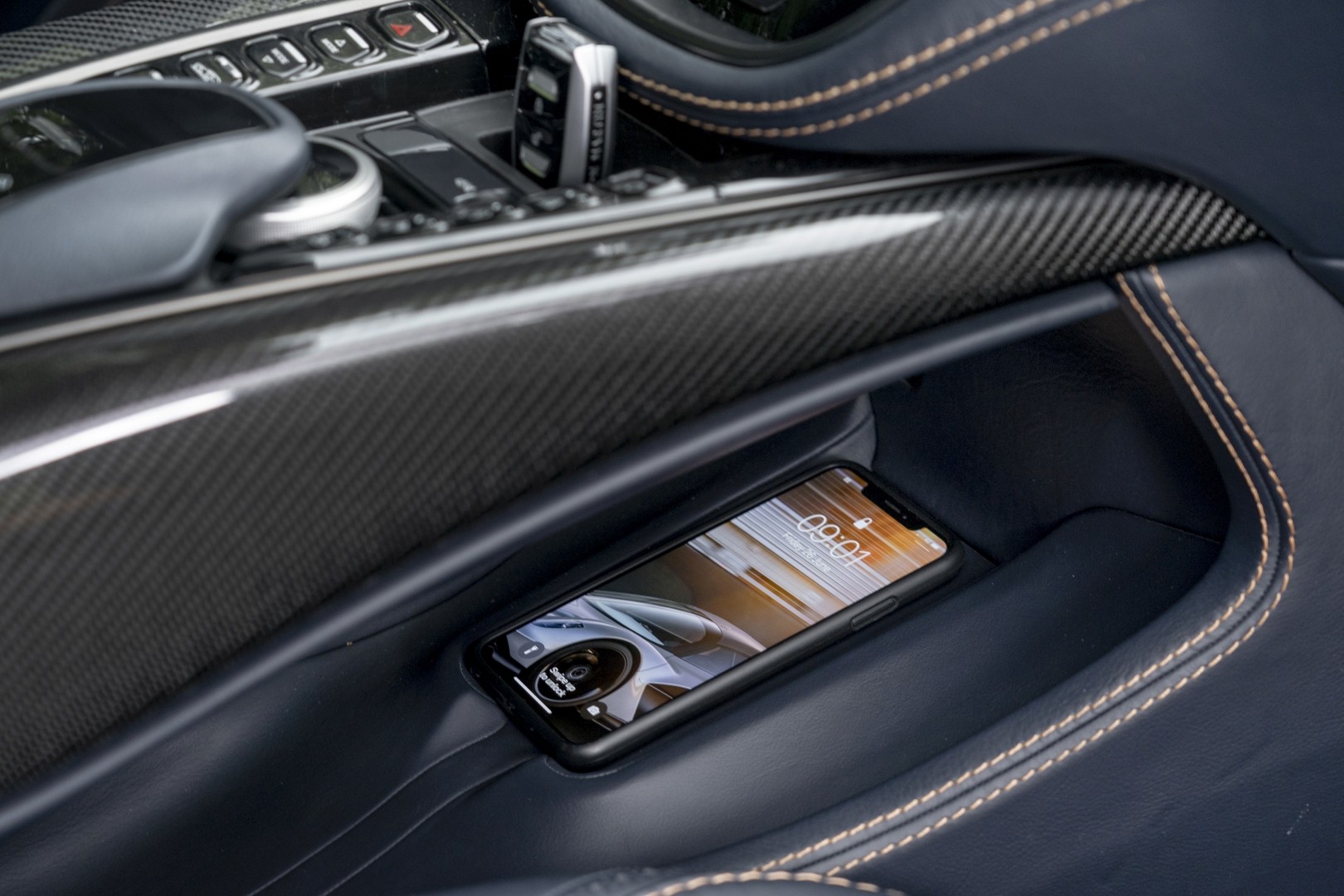 Aston Martin Dbx photo 257