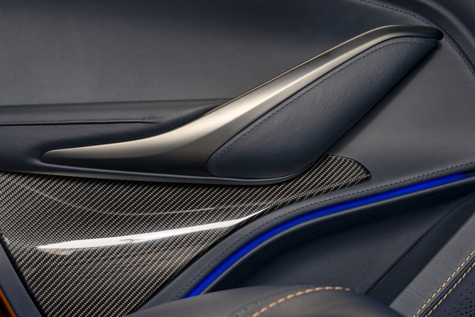 Aston Martin Dbx photo 266