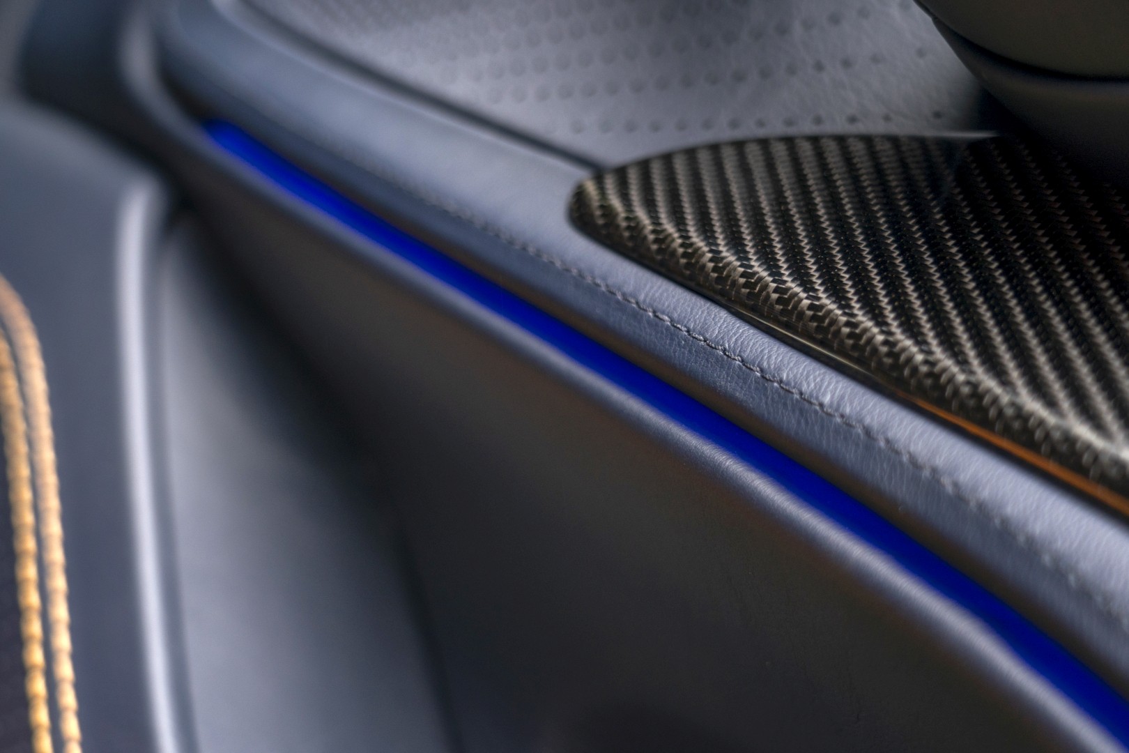 Aston Martin Dbx photo 267