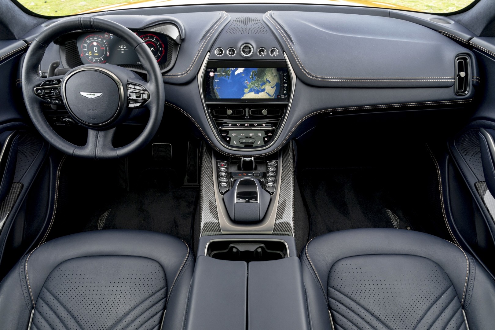 Aston Martin Dbx photo 271