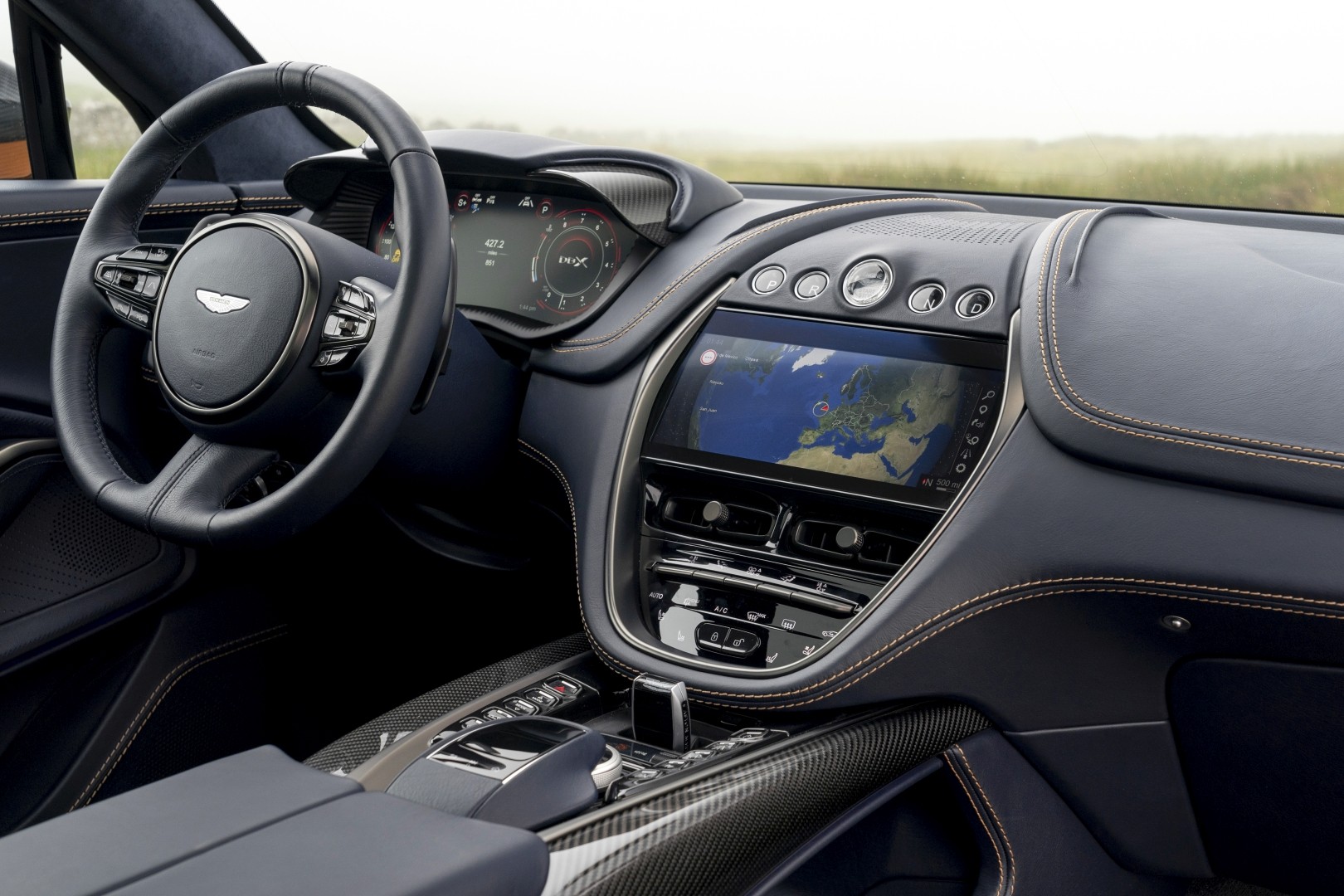 Aston Martin Dbx photo 275