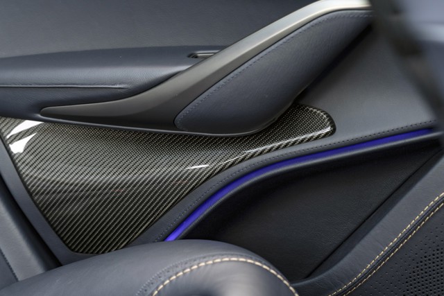 Aston Martin Dbx photo 283