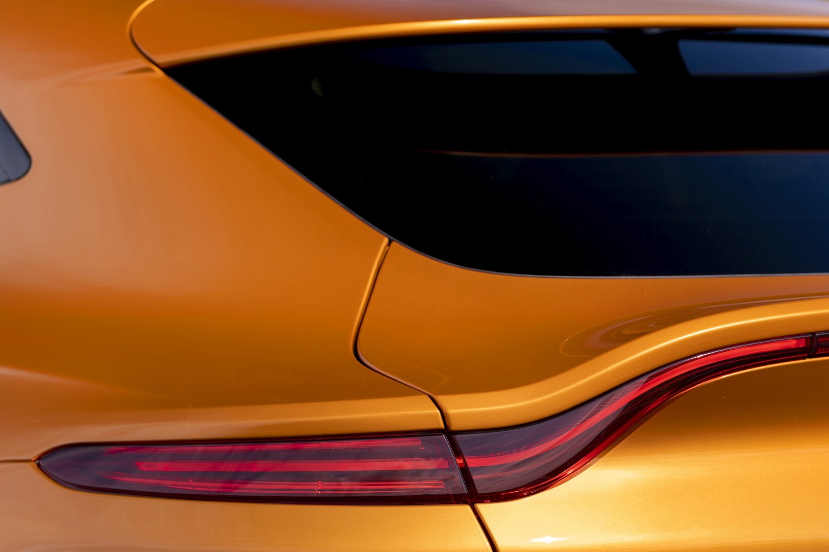 Aston Martin Dbx photo 36