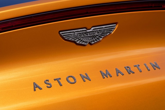 Aston Martin Dbx photo 37