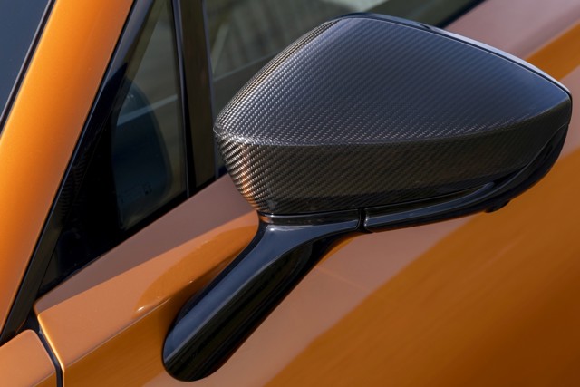 Aston Martin Dbx photo 41