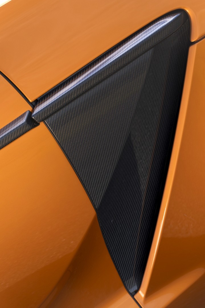 Aston Martin Dbx photo 45