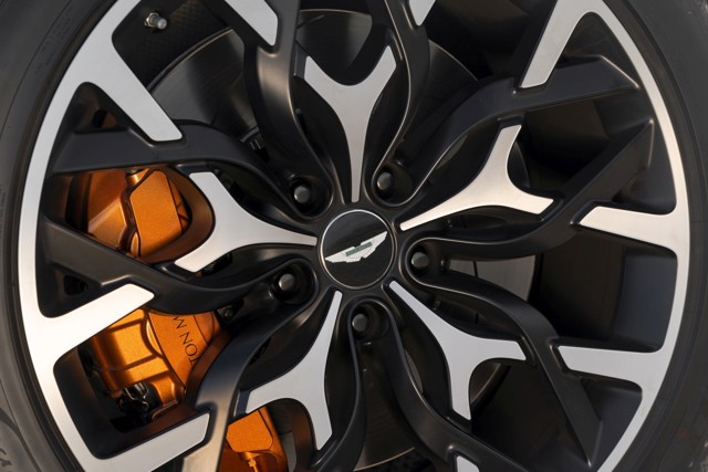 Aston Martin Dbx photo 46