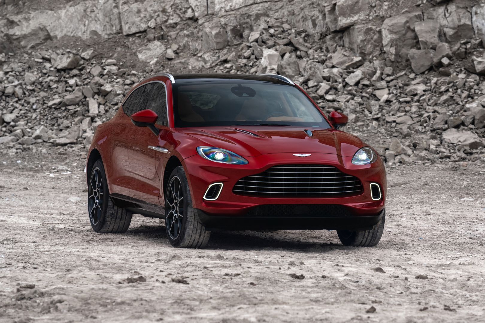 Aston Martin Dbx photo 5