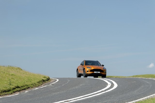 Aston Martin Dbx photo 65