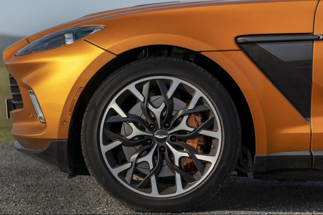 Aston Martin Dbx photo 74
