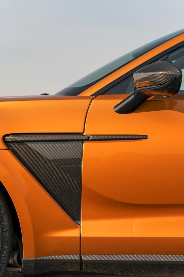 Aston Martin Dbx photo 75
