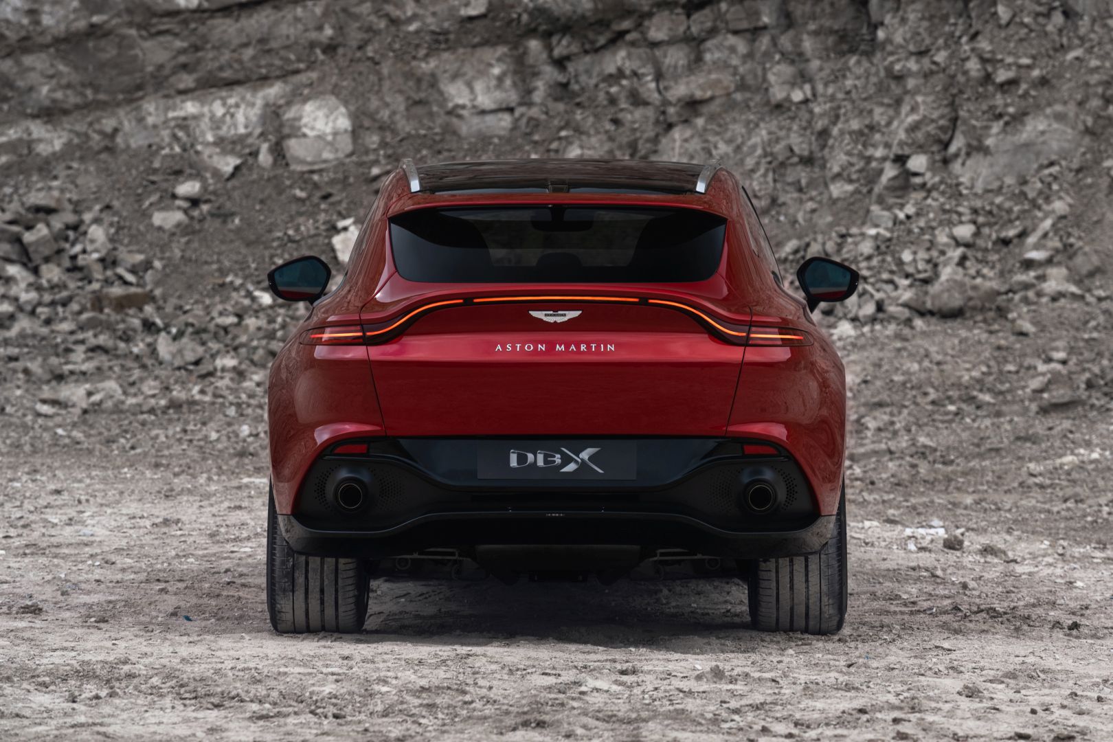 Aston Martin Dbx photo 7