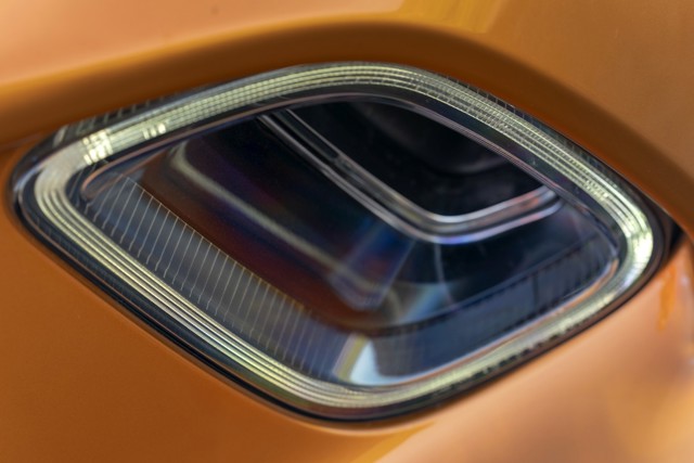 Aston Martin Dbx photo 82