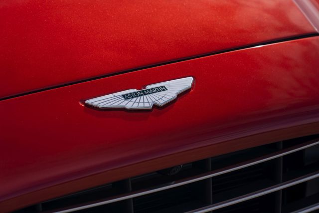 Aston Martin Dbx photo 8