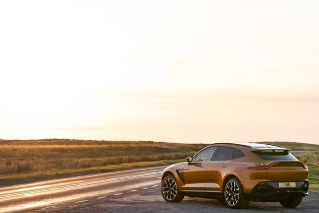 Aston Martin Dbx photo 91
