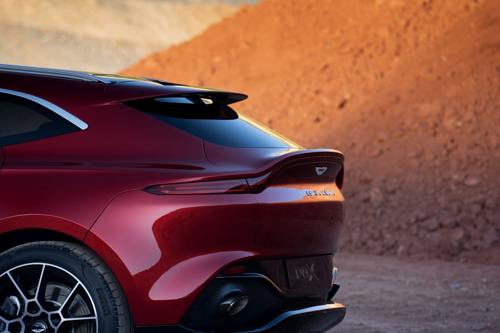Aston Martin Dbx photo 9