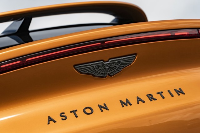 Aston Martin Dbx photo 103