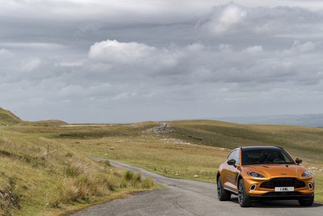 Aston Martin Dbx photo 106