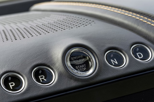Aston Martin Dbx photo 108