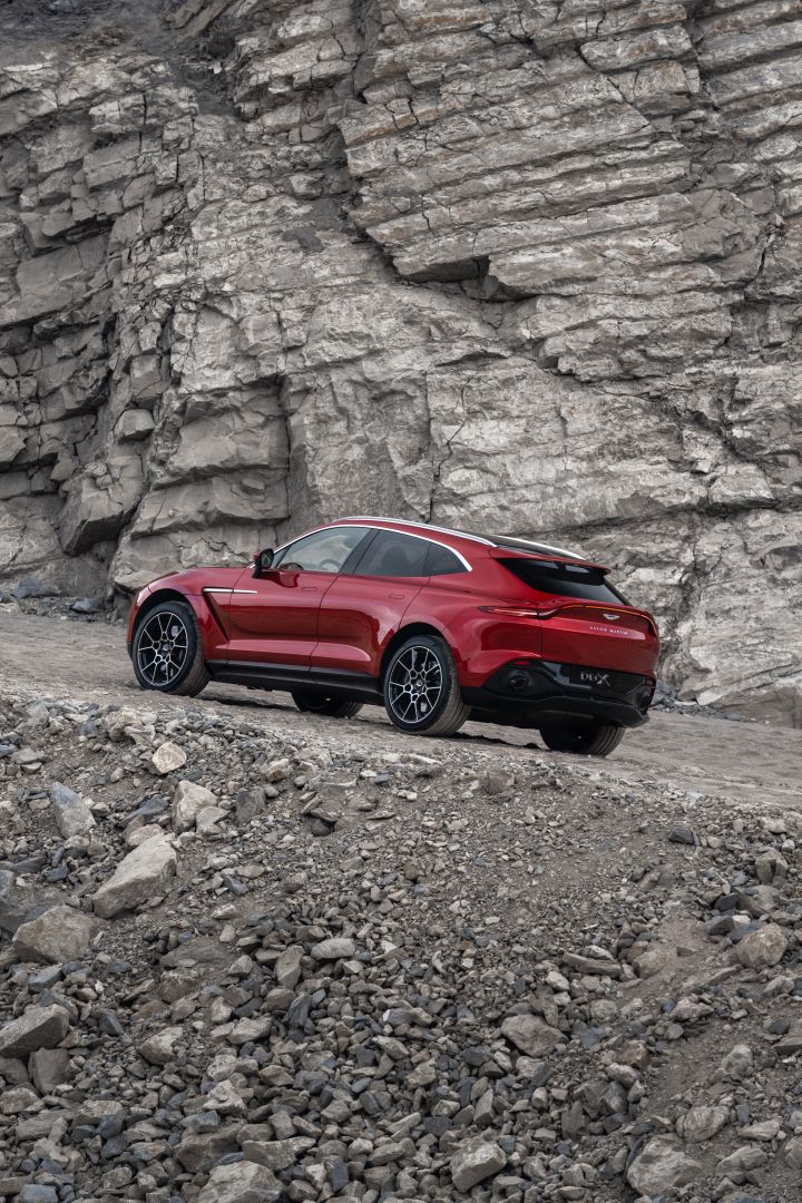 Aston Martin Dbx photo 11