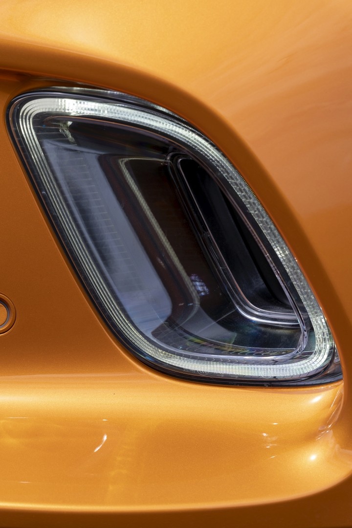 Aston Martin Dbx photo 148