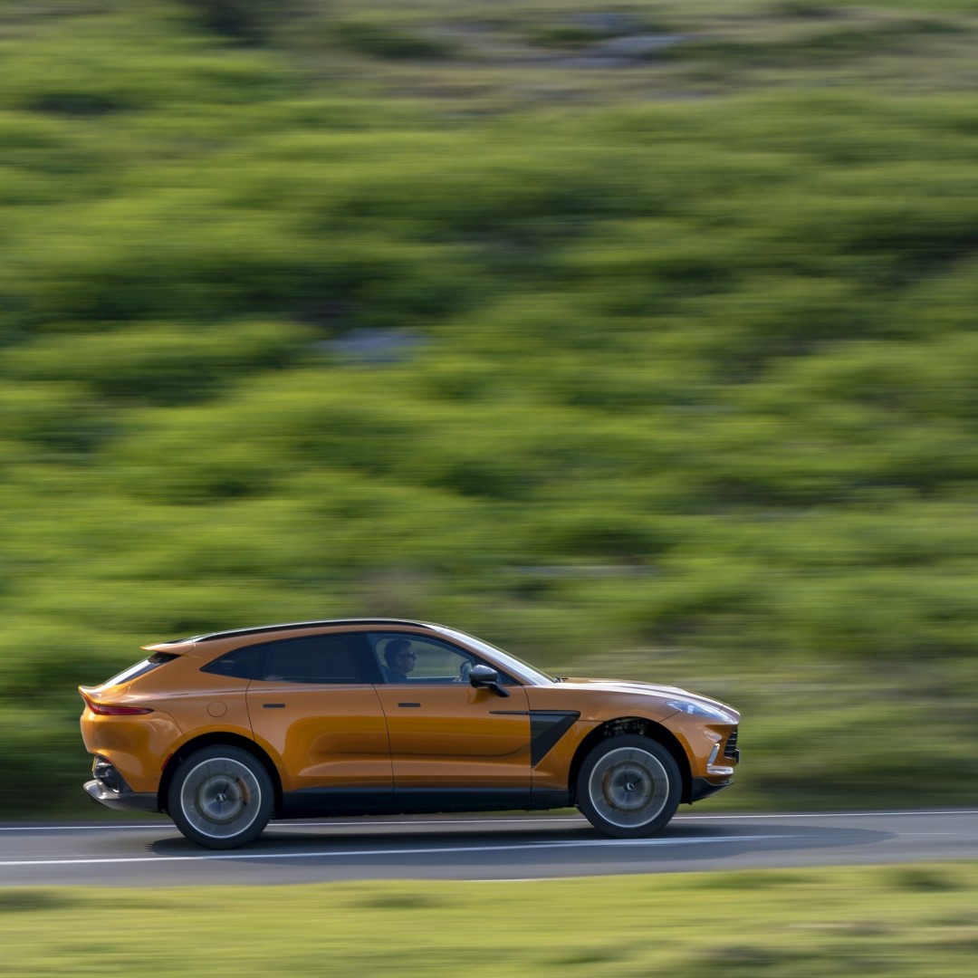 Aston Martin Dbx photo 155