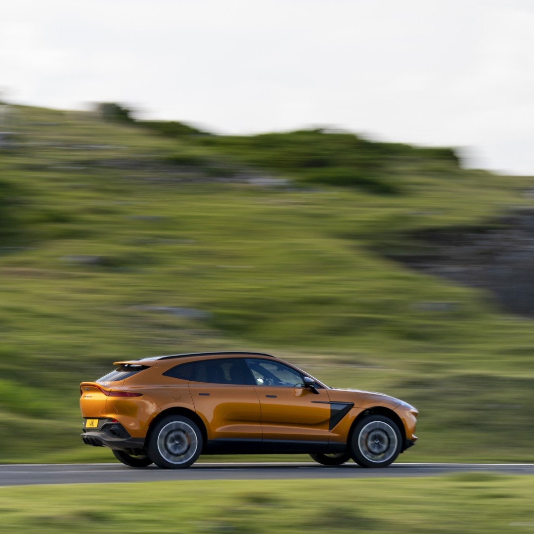 Aston Martin Dbx photo 156