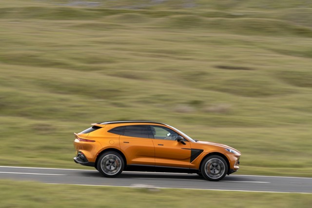 Aston Martin Dbx photo 162